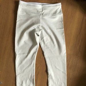 NEW Nike Women's White Leggings Size Small with FREE SHIPPING!